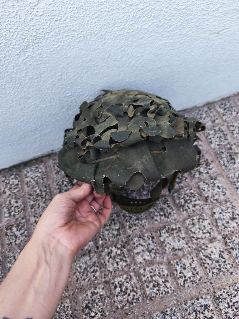 Capacete estilo militar