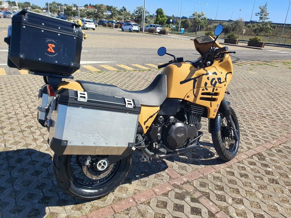 Tryumph Tiger 900 T400