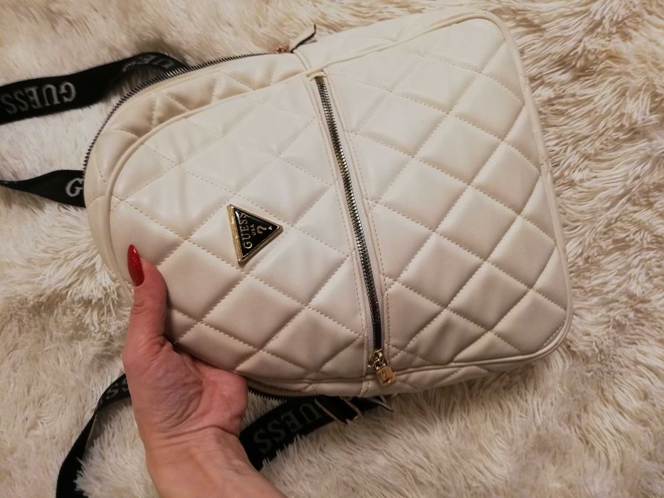 mały plecak Guess kremowy