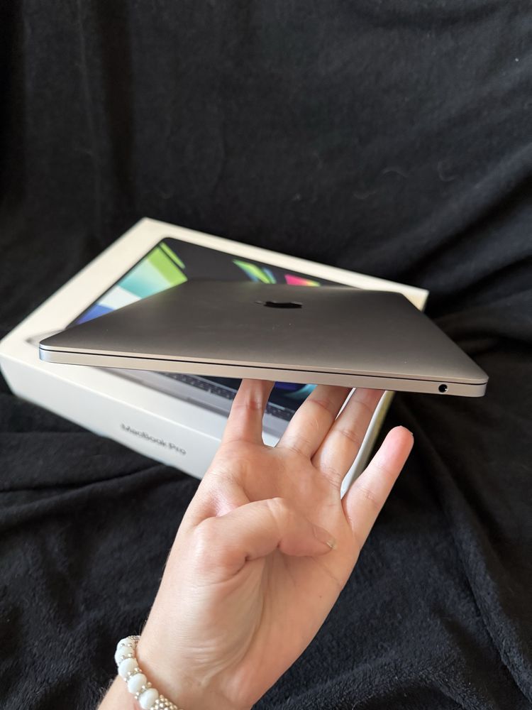Macbook pro 13 16/2TB M1 custom