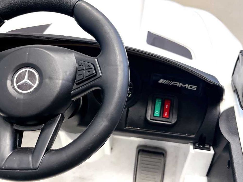 Samochód na akumulator Mercedes amg dla dziecka biały