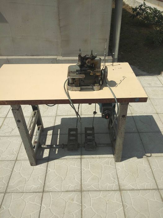 Продам оверлок , промисловий