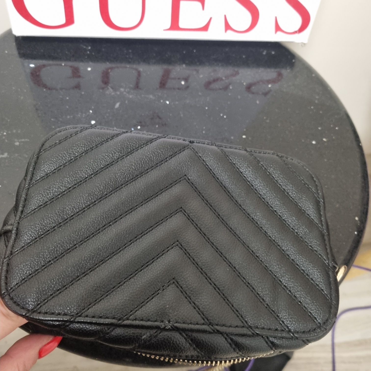 Torebka Guess zawieszki łańcuszek