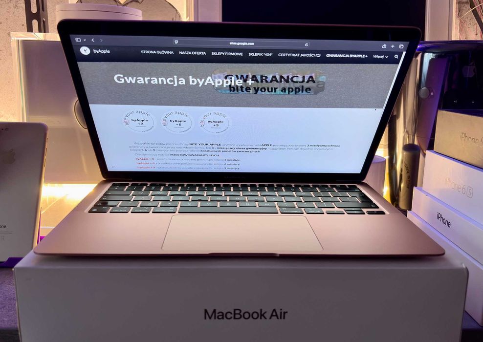 Macbook AIR 13" M1 8/256, Gw., Bat.98%, FV, Certyfikat (Q)