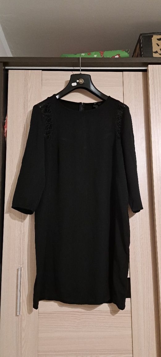 Czarna sukienka r. 42