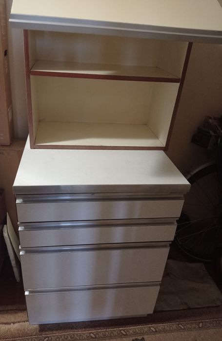 Меблі для кухні. Дві настінні шафи та дві  підлогових шафи.