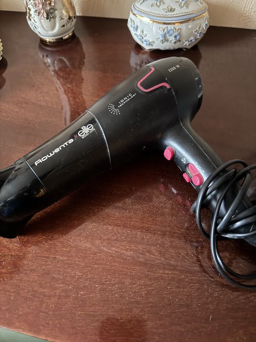 Продам фен Rowenta