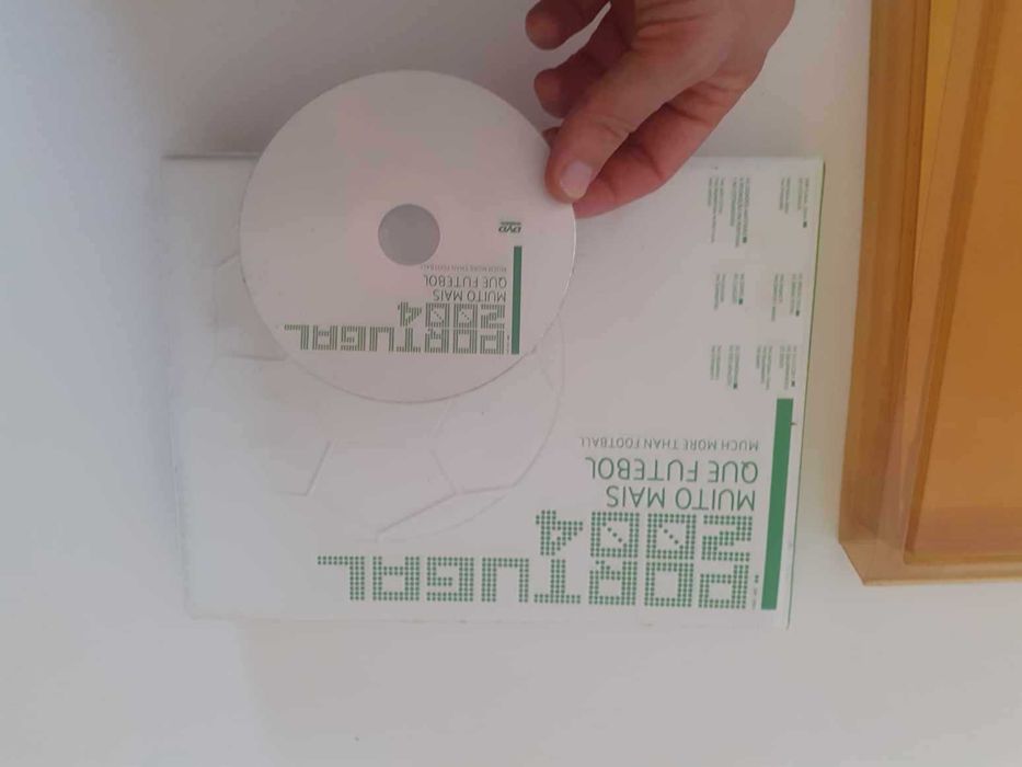 Livro Oficial do Euro2004 com CD