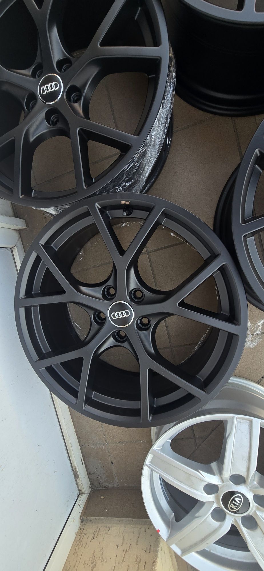 Felgi aluminiowe Audi Rs 19 5x112 et25/8j et46/9 8Y0j