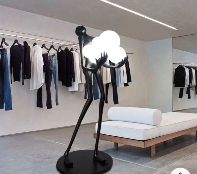 Торшер людина з кулями