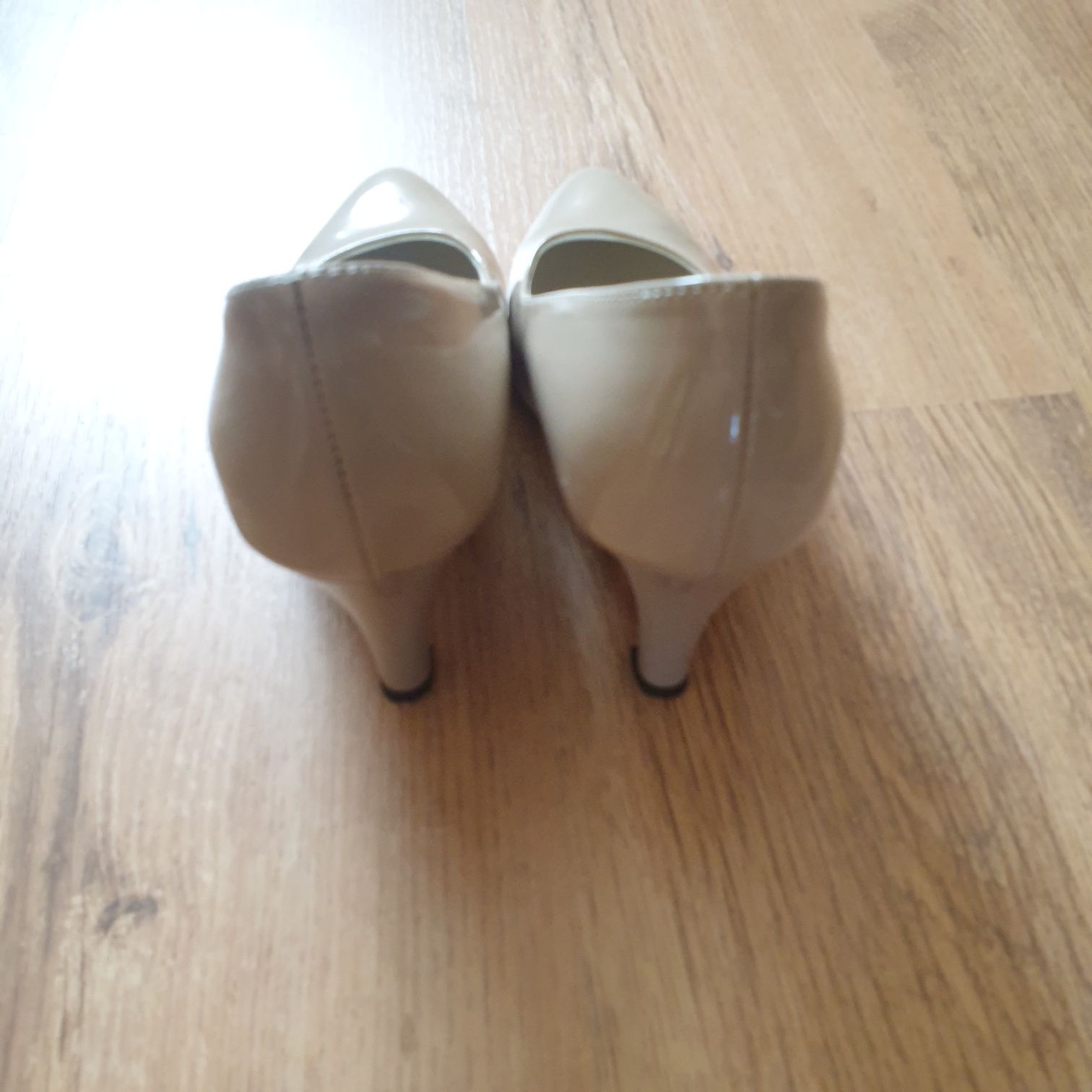 Buty czółenka szpilki 9cm beżowe rozmiar 40