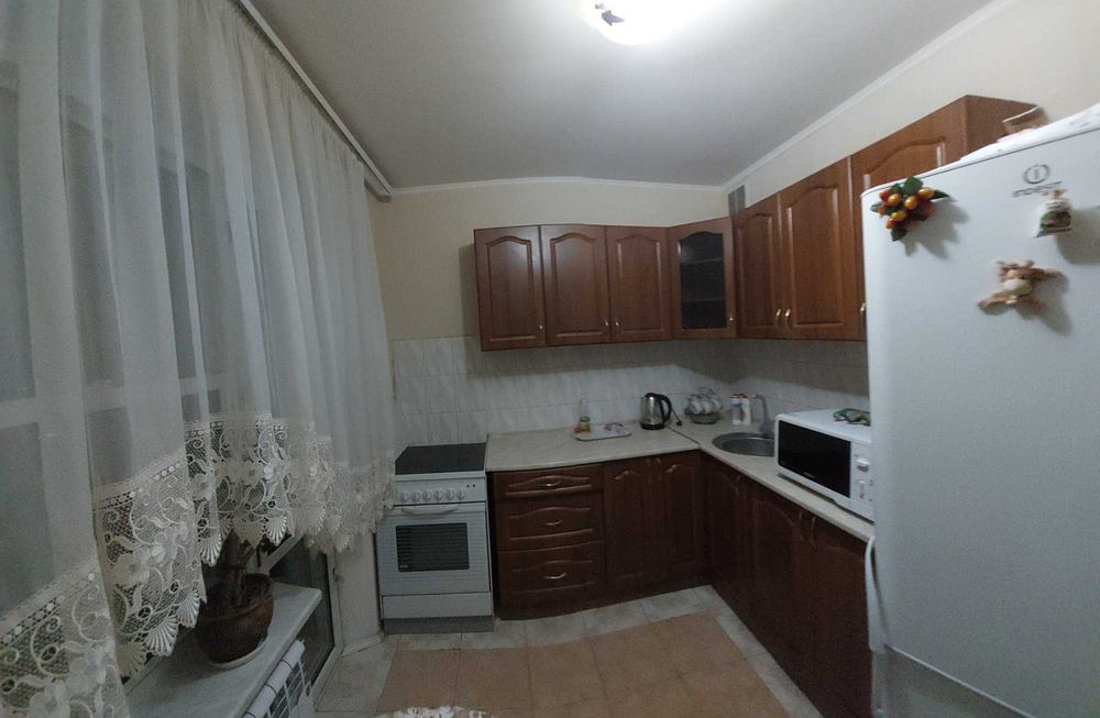 Здається 2х кімнатна в дружньому будинку на вул. Ахматовой