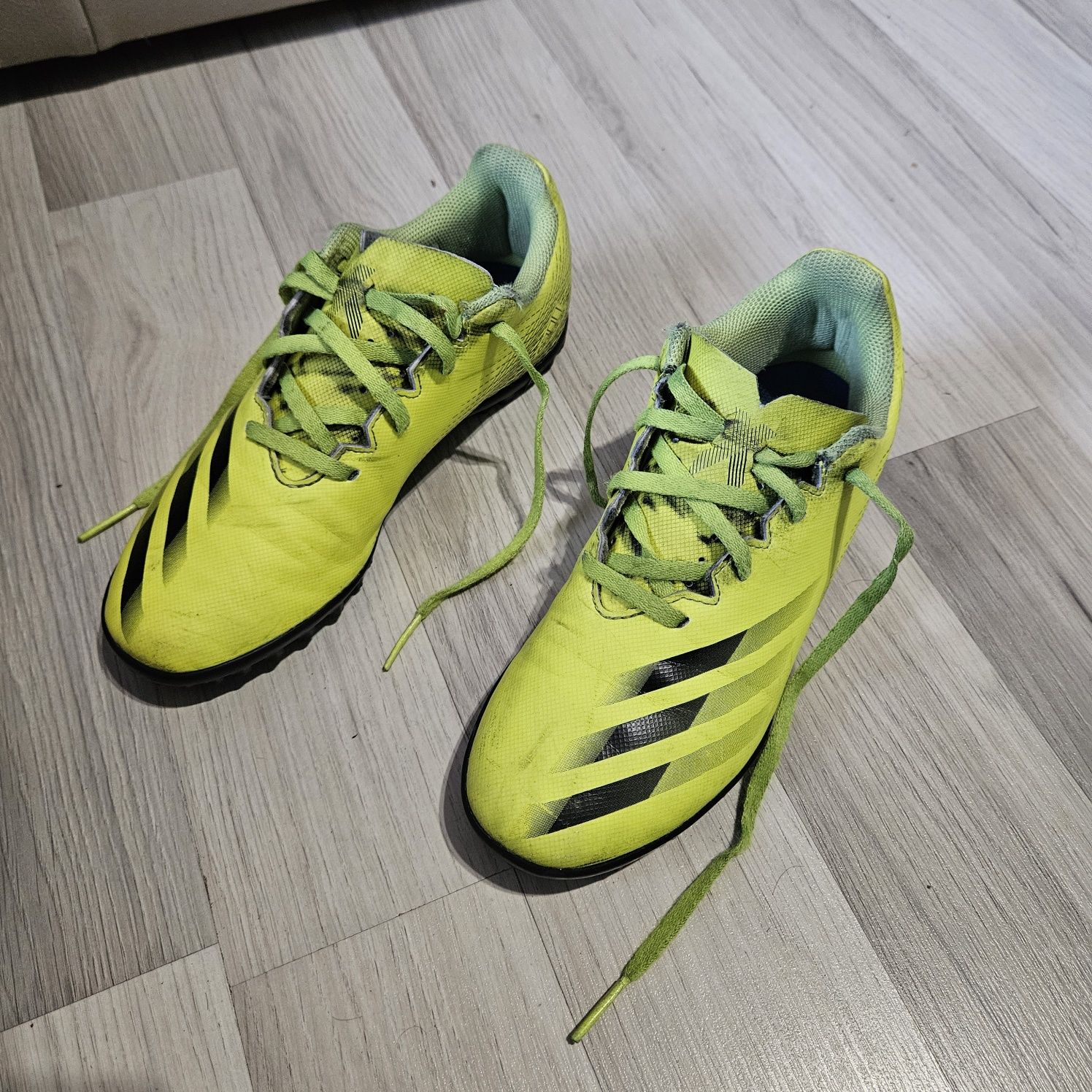 Turfy piłkarskie adidas 37.5
X Ghosted.4 TF Junior żółto-czarne FW6920