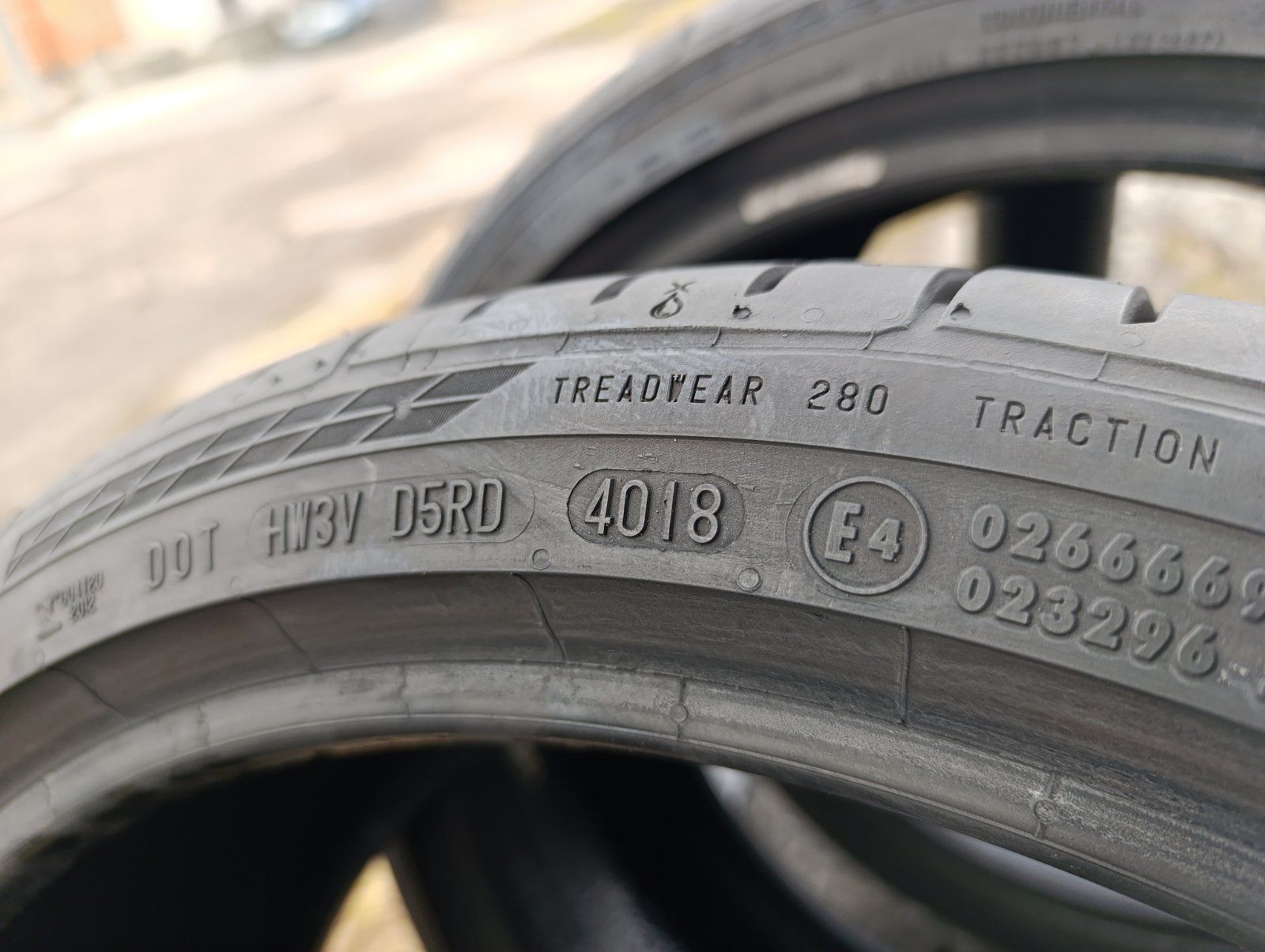 Літні шини Continental 225/35 R18 резина Р18