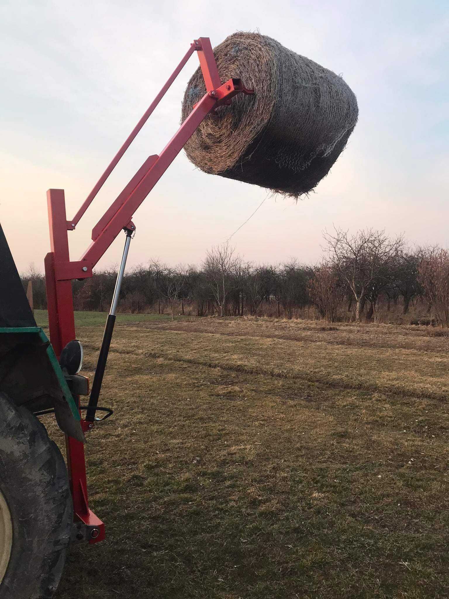 Na tuz ciągnika na tył ładowacz do bel balotów siana hydrauliczny