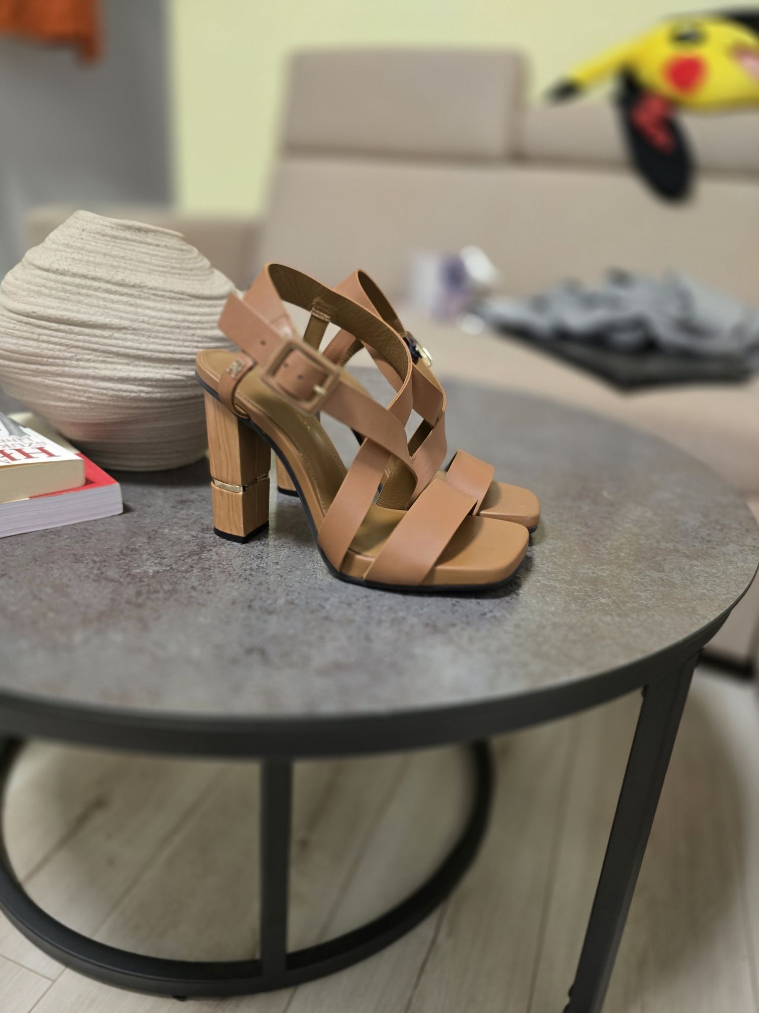Tommy Hilfiger sandały skórzane hardware block r.38