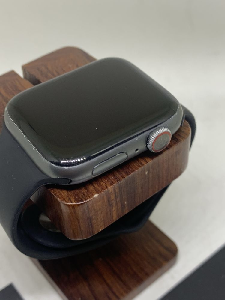 Оригінальні apple watch series 4 44 space gray