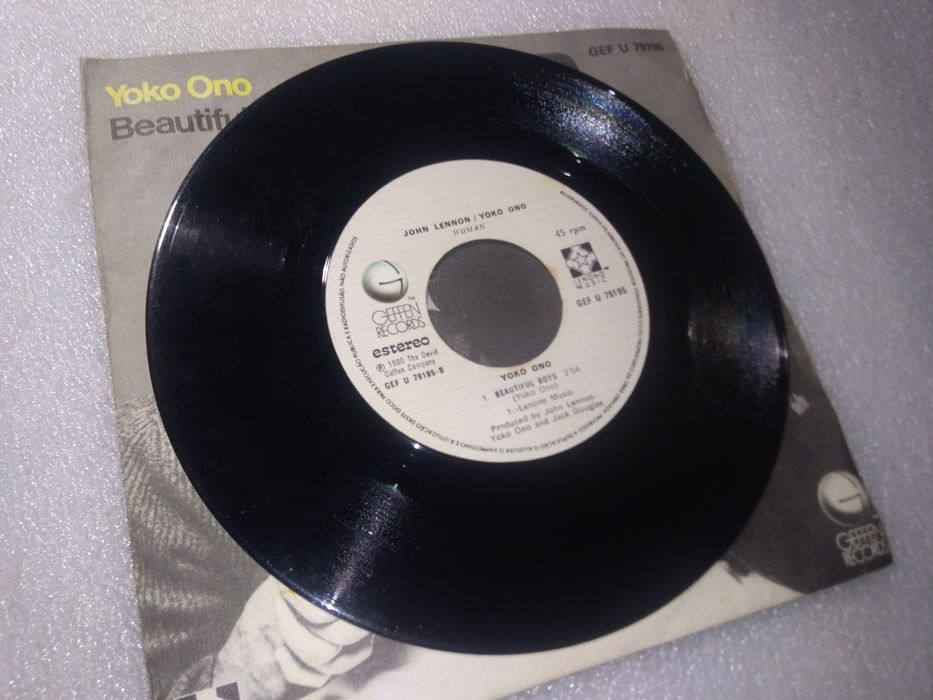 Antigo vinil single John Lennon / Yoko Ono – Woman/Beautiful Boys 1980