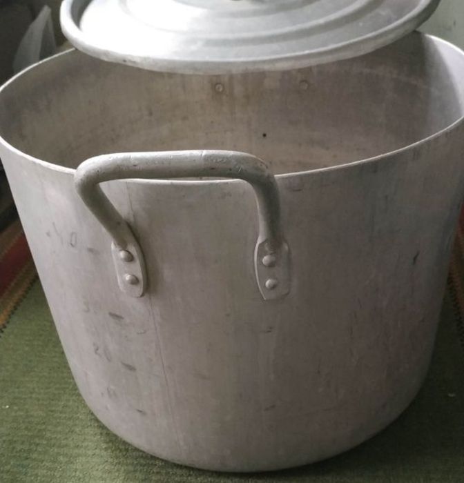Кастрюлі 2шт. по  40л/1250гр/шт. Самовивіз