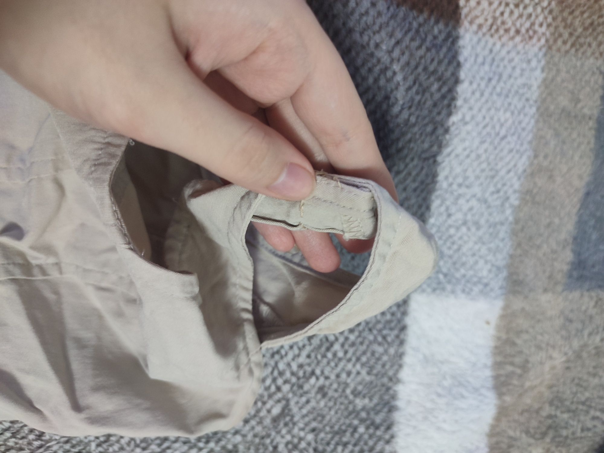 Бежевий топ GUESS