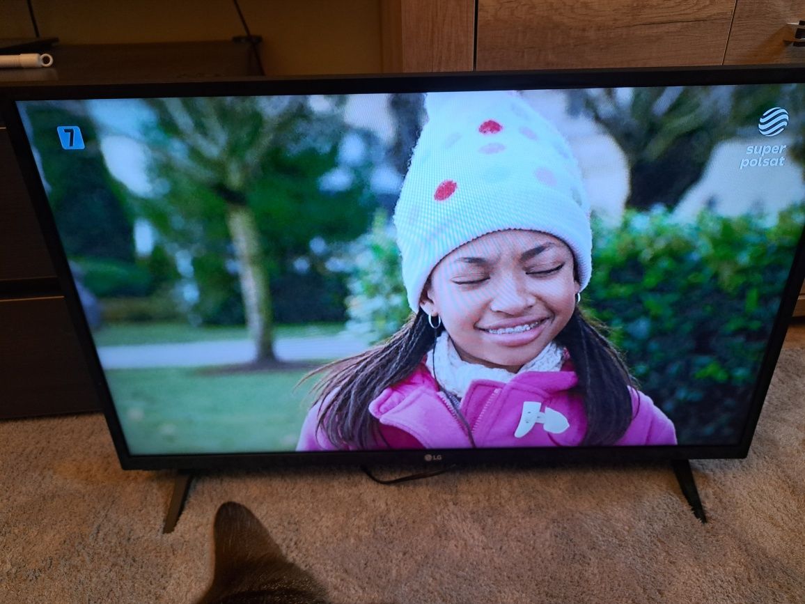 Led  tv 32cale FullHd DVBT2 HEVC odbiera bez zadnych dekoderow