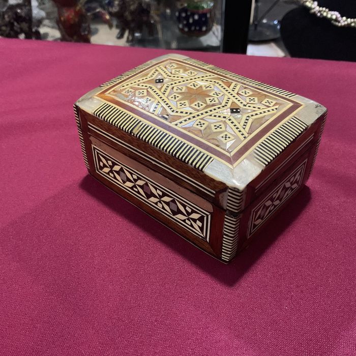 Caixinha trabalho em madre pérola ,mais anúncios abaixo