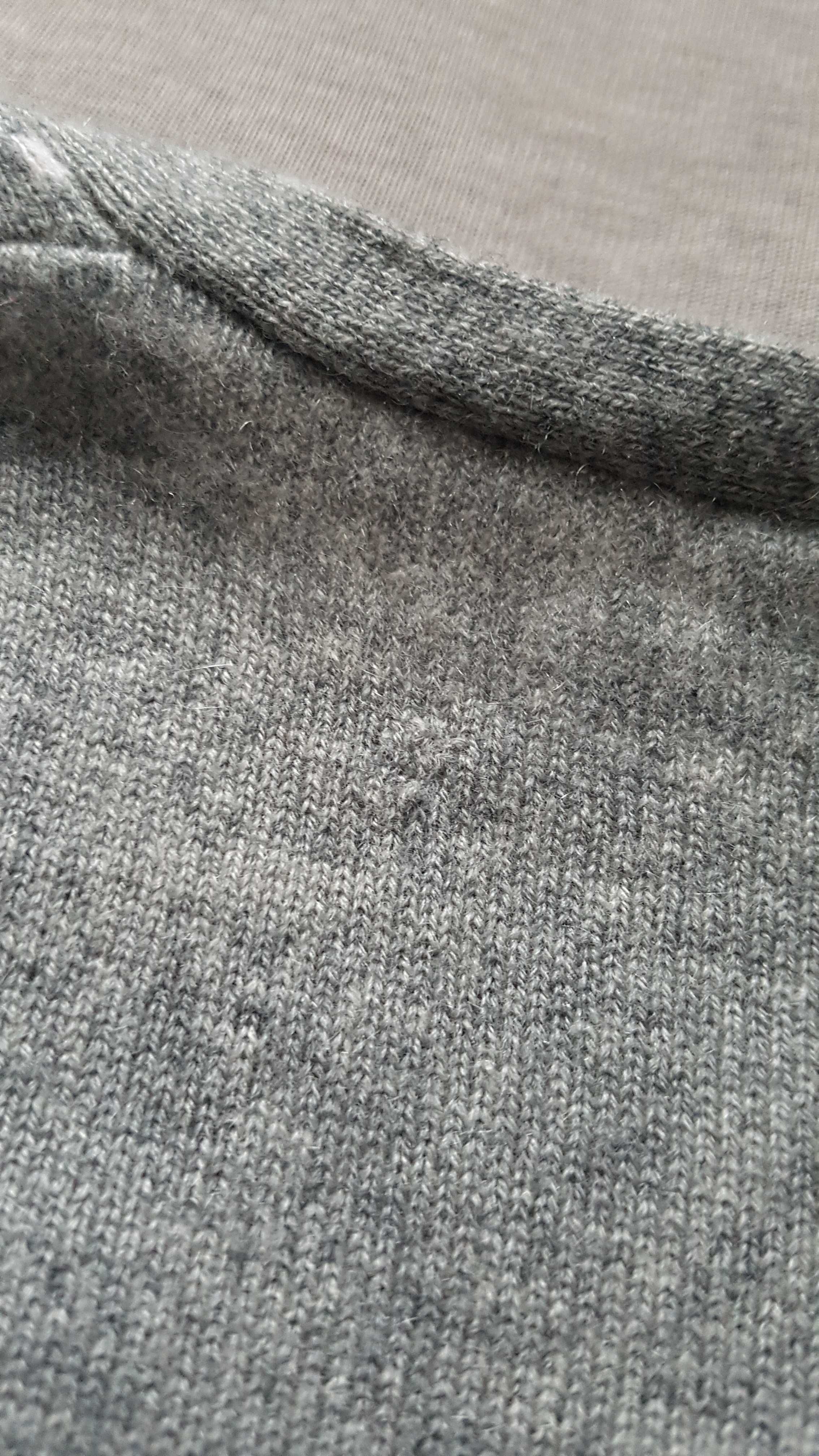 Kaszmirowy sweter zapinany na guziki rozmiar S