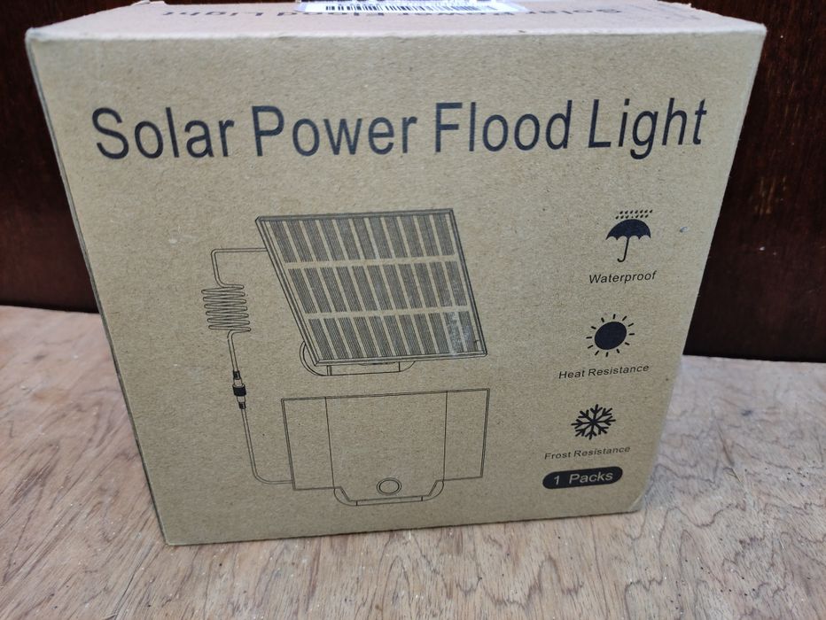 Прожектор вуличний на сонячній панелі та а
