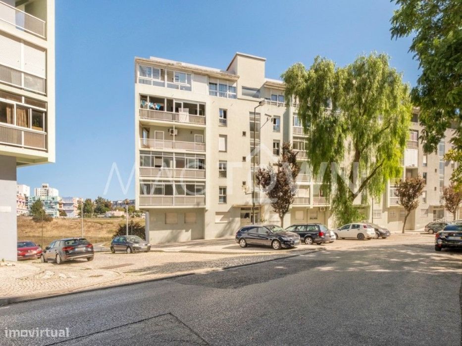 Apartamento T3 junto ao metro