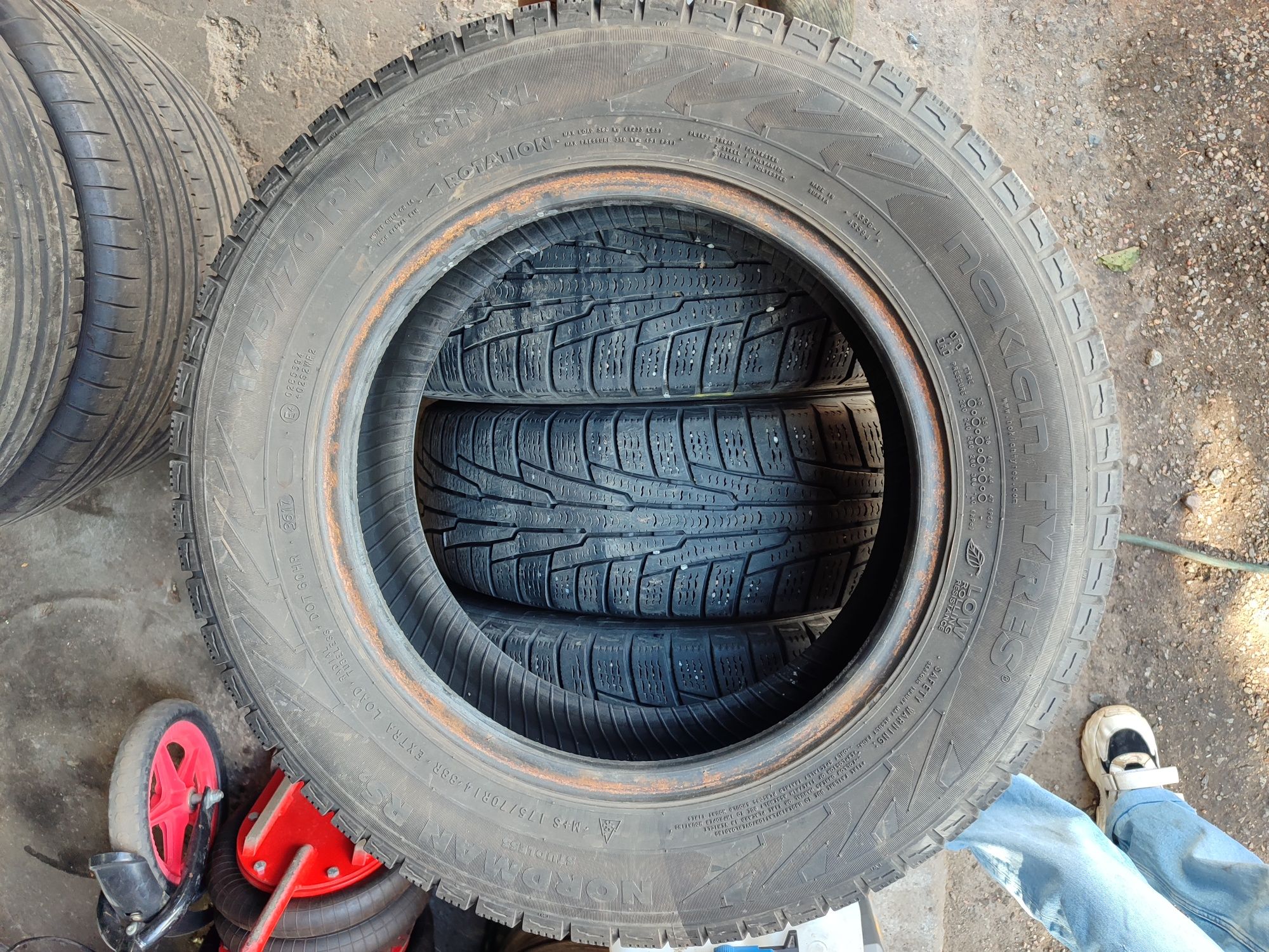 Резина зима 175.70.14 nokian.