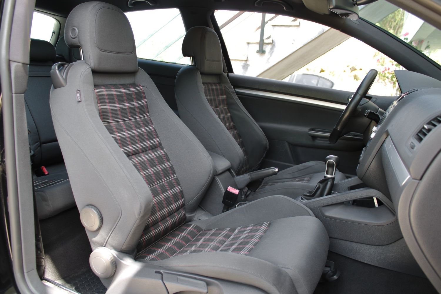 VW Golf 5 V GTI 2.0 TSI 200CV (210€/Mês)