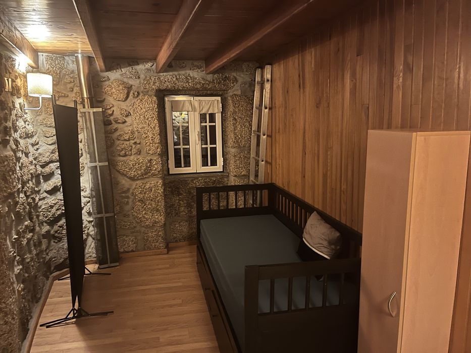 Casa de pedra e madeira toda restaurada.