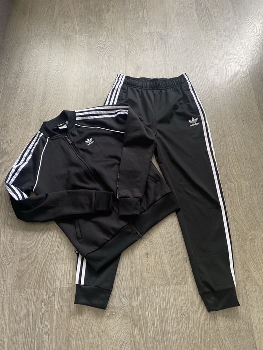 Komplekt dressowy damski Adidas Originals model z trzema paskami