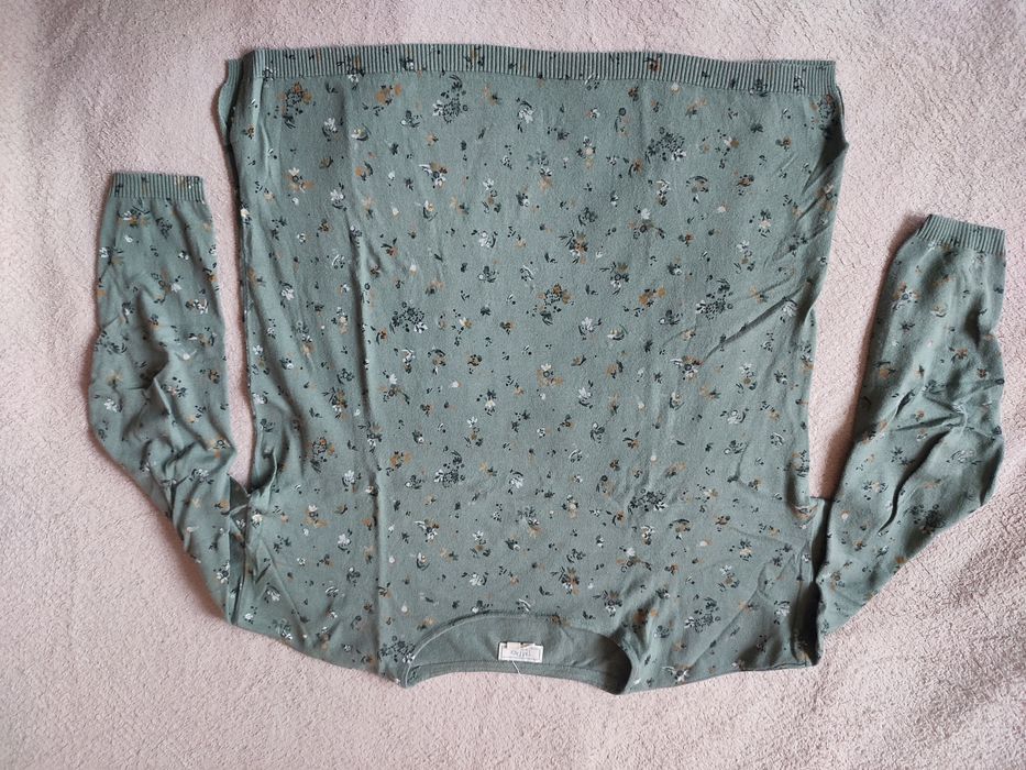 Oliwkowy sweter r. 38 w drobne kwiatki