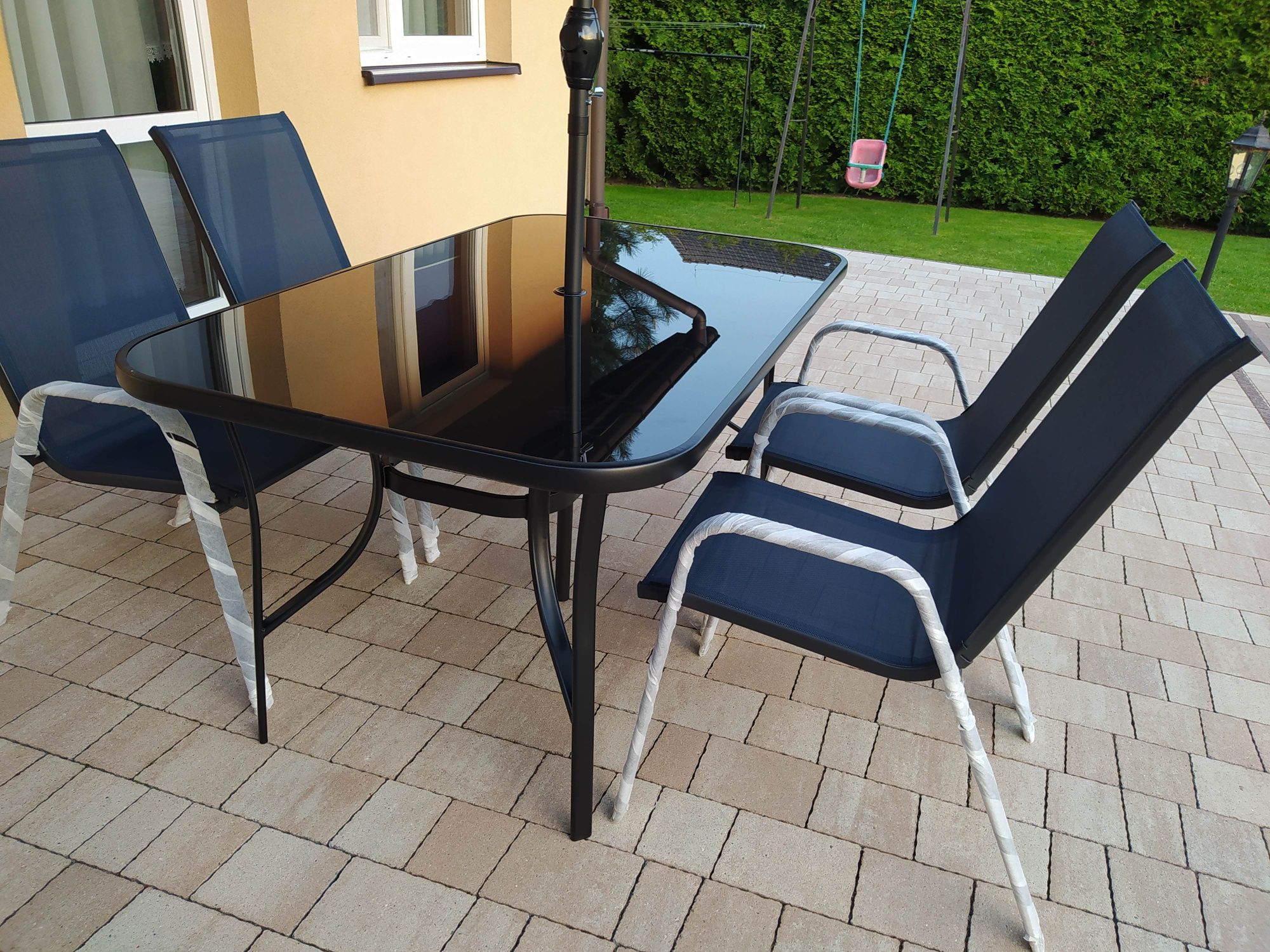 NOWE Meble ogrodowe :Duży stół, 4 krzesla i PARASOL