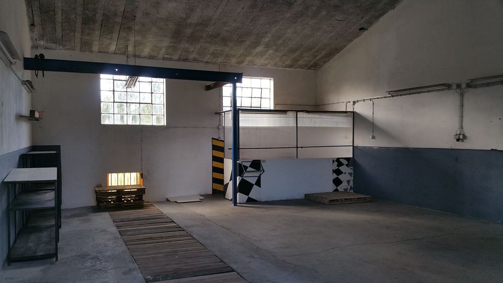 Alugo Armazém para arrumos