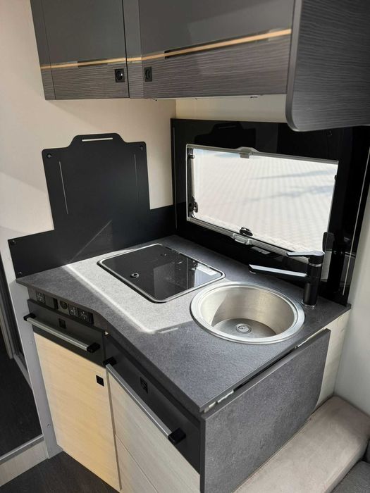 Chausson 720 Titanium Premium Automat w pełni wyposażony 5 os.