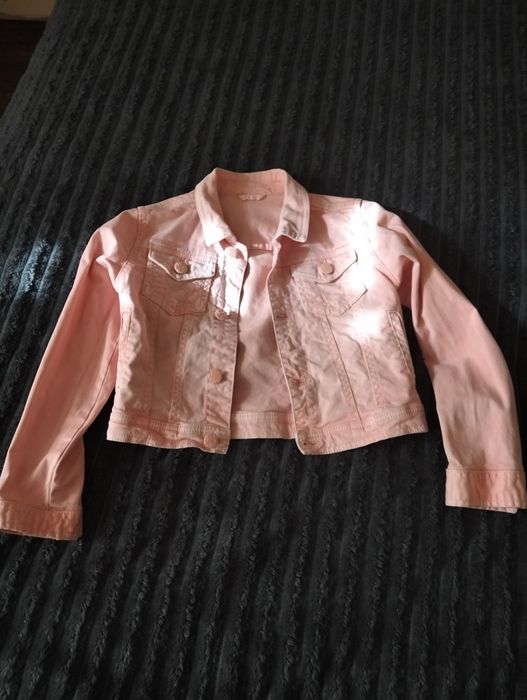 Джинсовка рожевого кольору і кофтинка