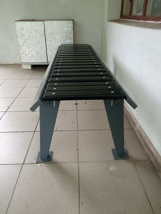 Продам лавочку у двір