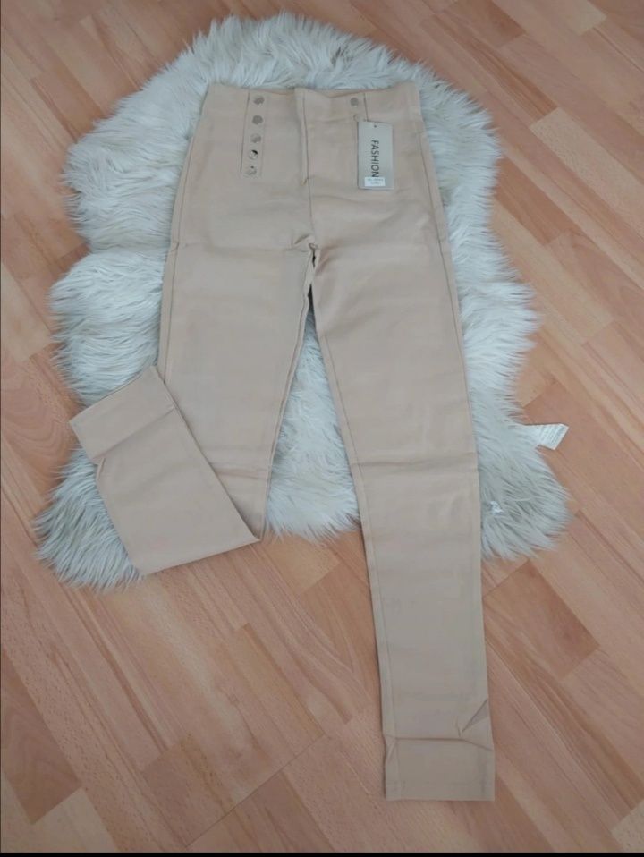 Eleganckie spodnie beżowe guziki legginsy ML