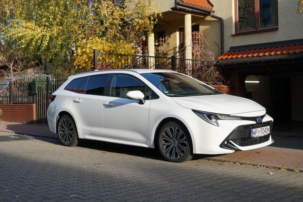 Toyota Corolla 2,0 Hybrid - GWARANCJA ASO | niski przebieg | bezwypad