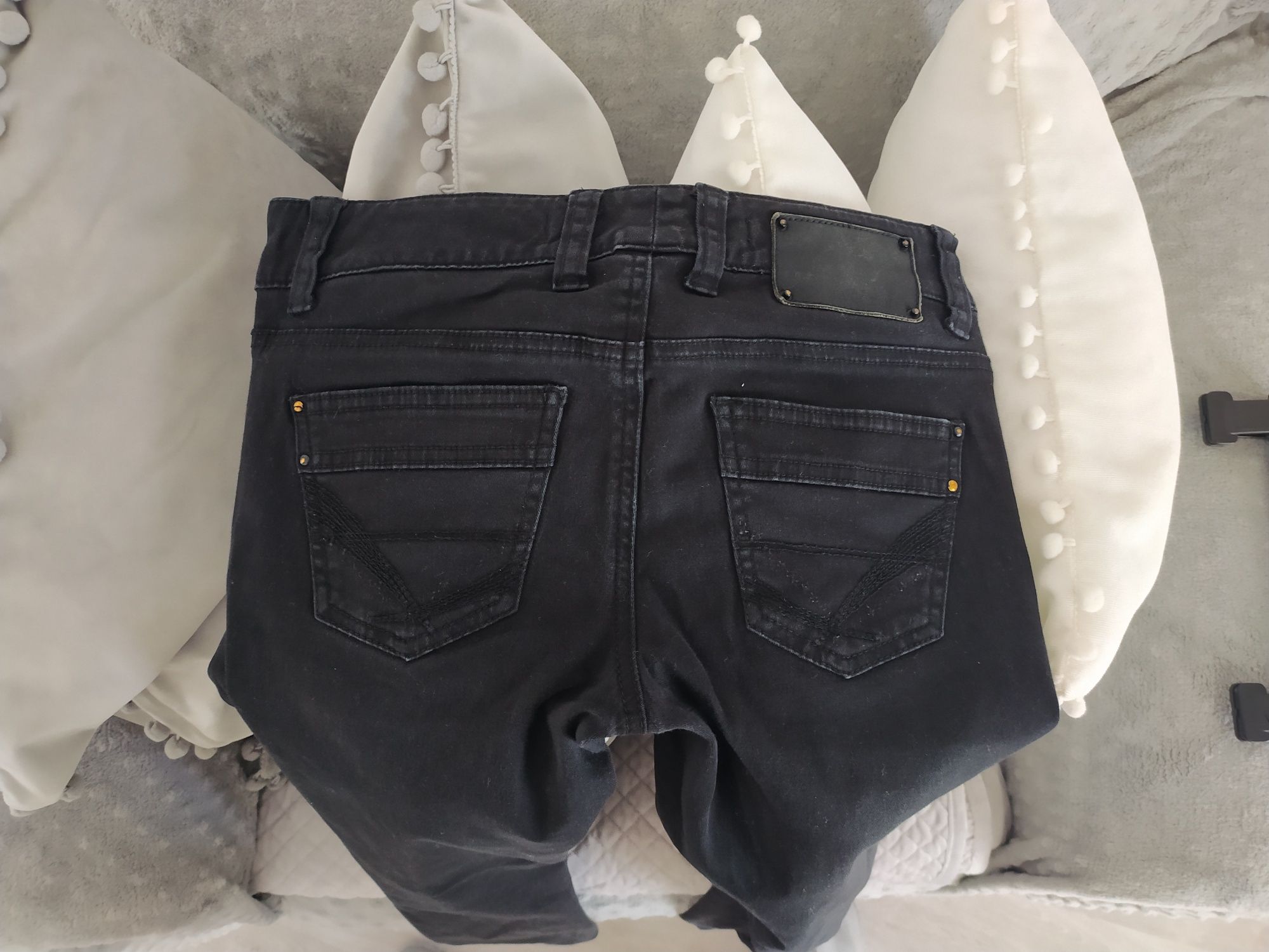 Czarne jeansowe dżinsowe spodnie rurki dżinsy River Island 34 xs