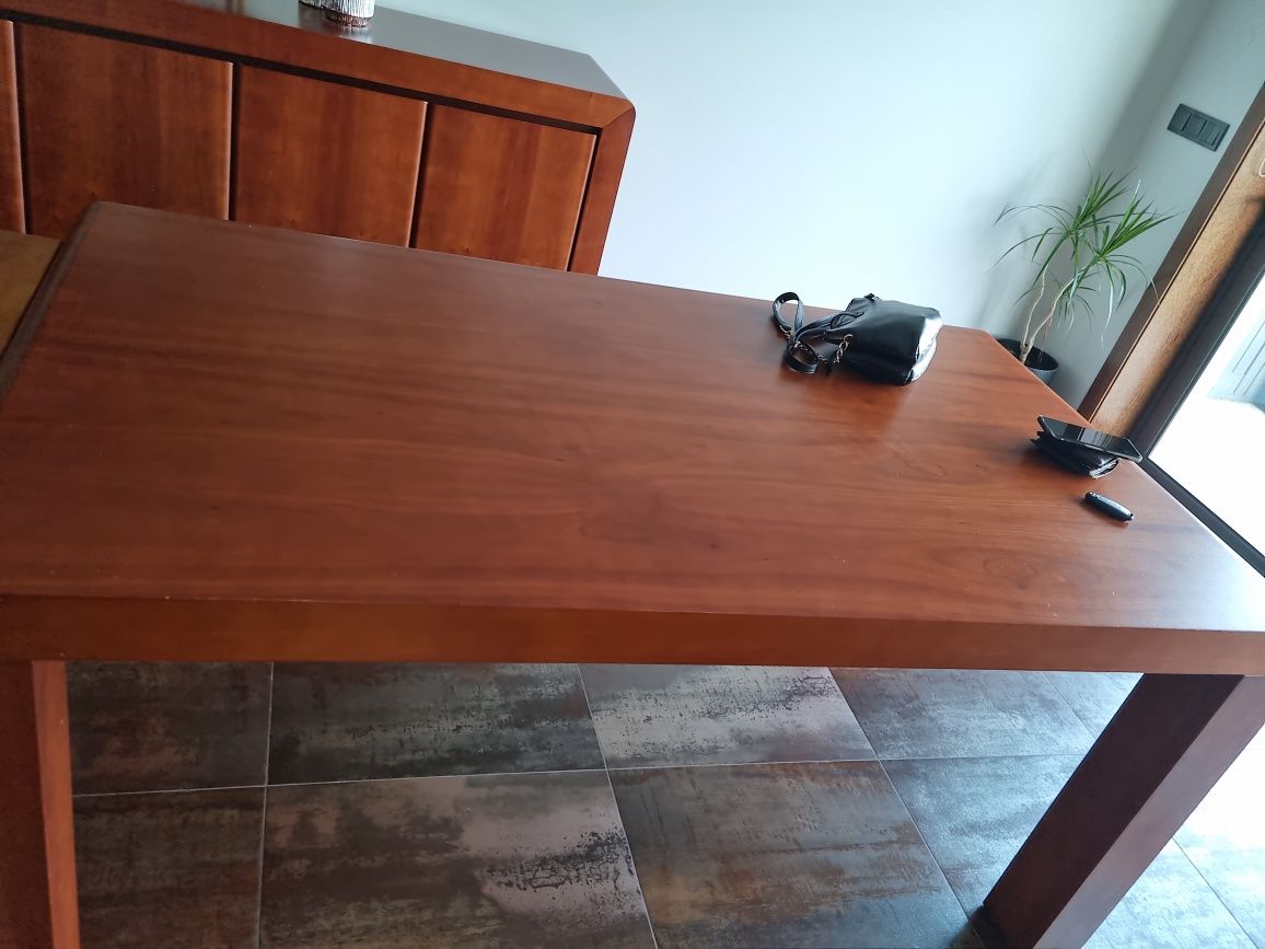 Mesa de sala de jantar