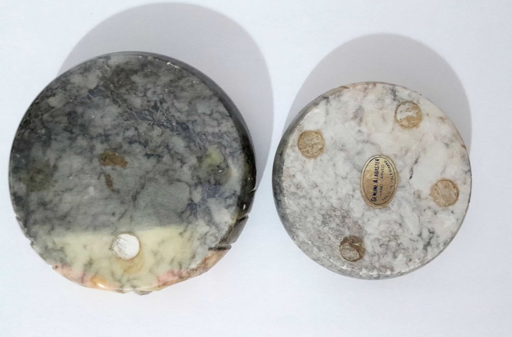 Cinzeiros e Pisa-papeis "Mochos" em Alabastro - 5 Peças Antigas