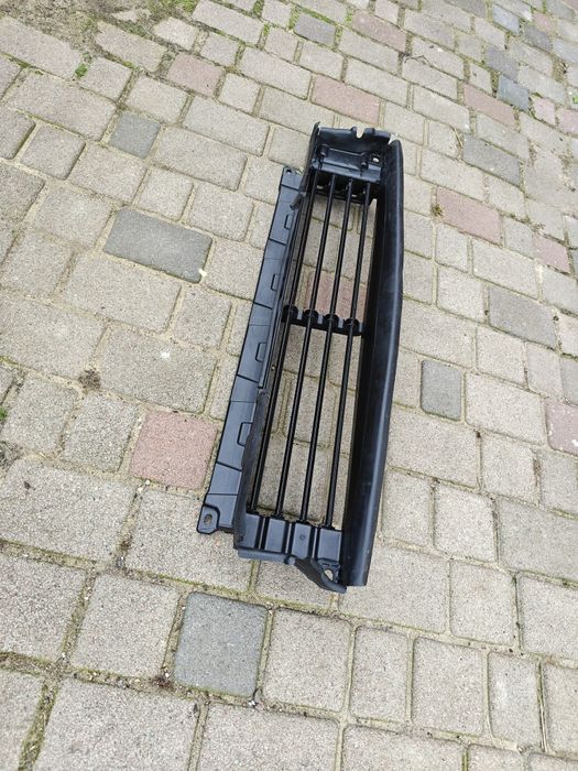 В наявності жалюзі нижні Volvo C40 XC40 RECHARGE оригінал