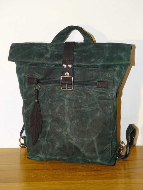 Plecak z płótna woskowanego (bagpack made of waxed material)