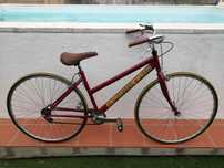 Bicicleta estilo clássico de senhora