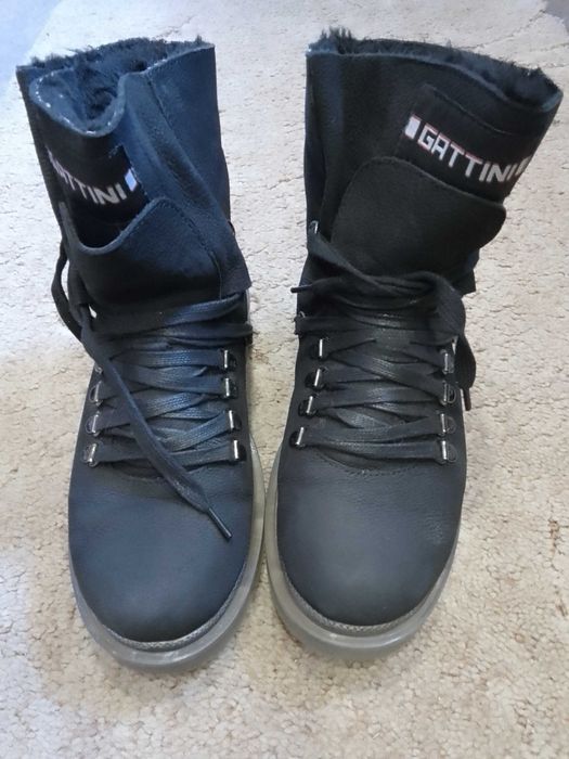 Шкіряні чоботи жіночі.