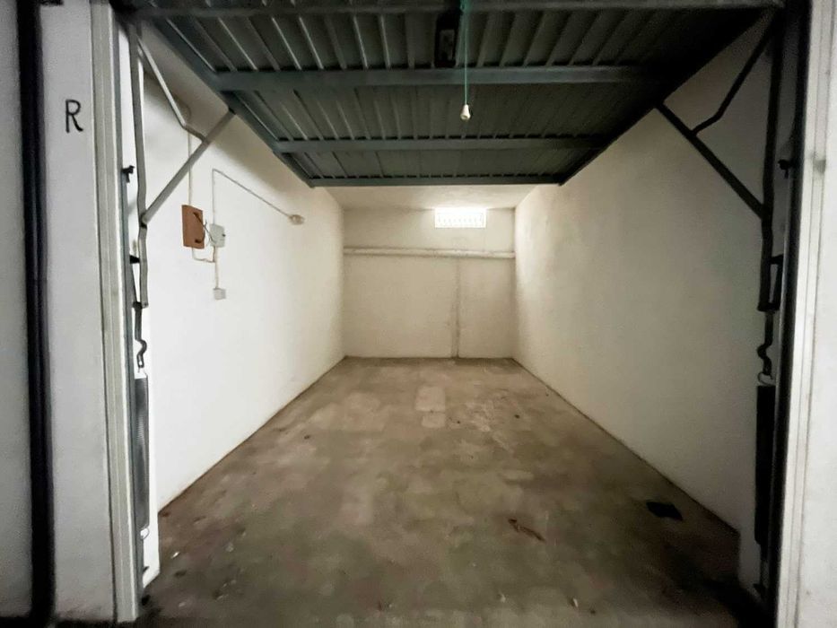 Arrenda-se Garagem Box Privada - 15m2