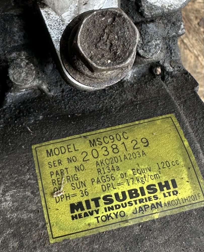 Компресор кондиціонера Mitsubishi Colt V